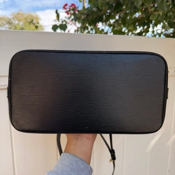 Authentic Louis Vuitton Epi Alma Leather Bag - Picture 5 of 11